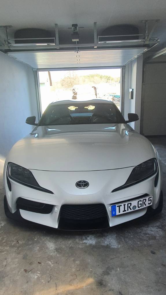 Foto von Haku_MKV Sicher in der Garage mit der neuen Kennzeichenhalterung