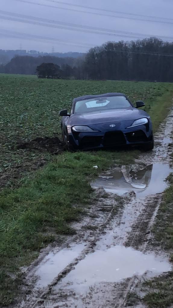 Foto von Andrej95 Mal was lustiges am morgen, wollte auf dem Feldweg drehen... Abschlepper ist bestellt