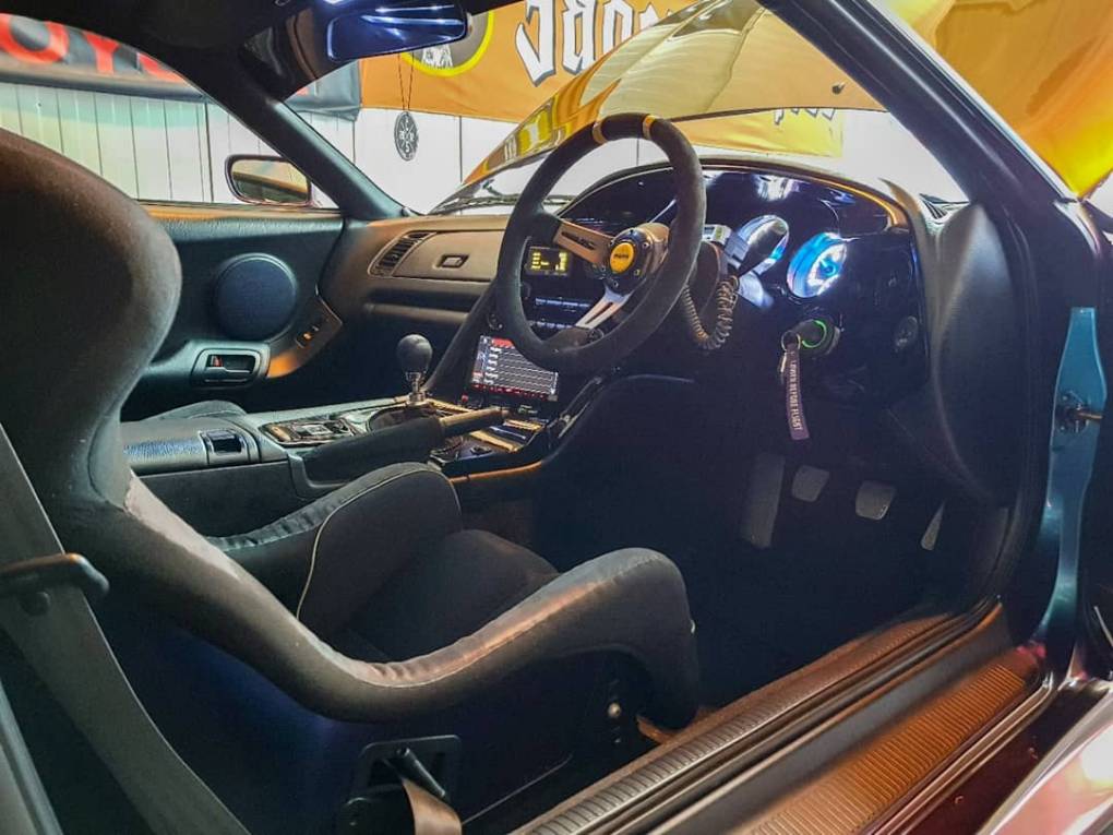 Foto von Sommertech Interior growing up #sommertech #supragramm #supramkiv #supramk4 #supraowners #midnightpurple #veilside #volk #ridox #aprperformance #top_secret #flexfuel #hks #injectordynamics #naritadogfight #2step #swisscars #tigerstyle #mkiv #toyotasupra #toyota #2jz #loweredlifestyle #e85 #linkg4 #cleanstyle #deatschwerks #rays #carporn #boost