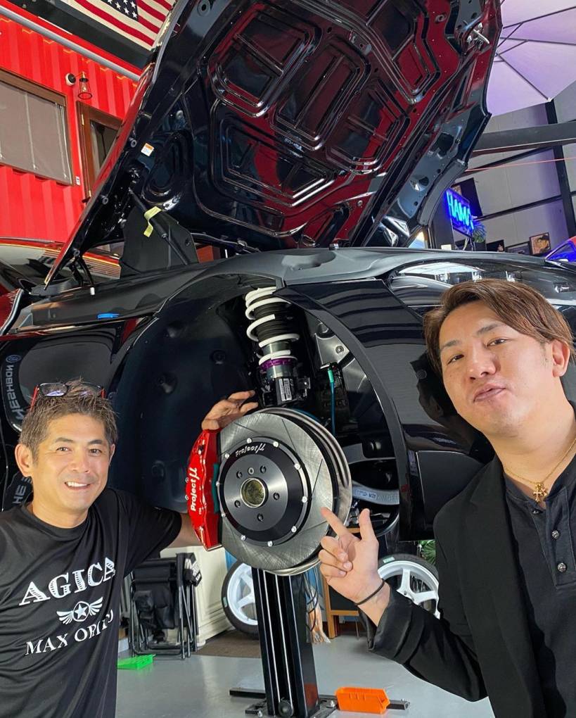 Foto von MaxOrido プロジェクトμの ローター 純正よりの 軽量化 およそ4kg キャリパー 1kg トータル片側5kg 両側では、なんと10kg これだけでも フロントの旋回性能が変わります。 フロントローター キャリパーで、 10kgの軽量化って 凄いと思わない？ #projectmu #advanracingwheels #hks